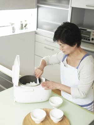 海浜幕張の絶品居酒屋「大衆酒場 ムロヒガシ」：コスパ抜群の炭火焼きと多彩なメニューで人気のスポット